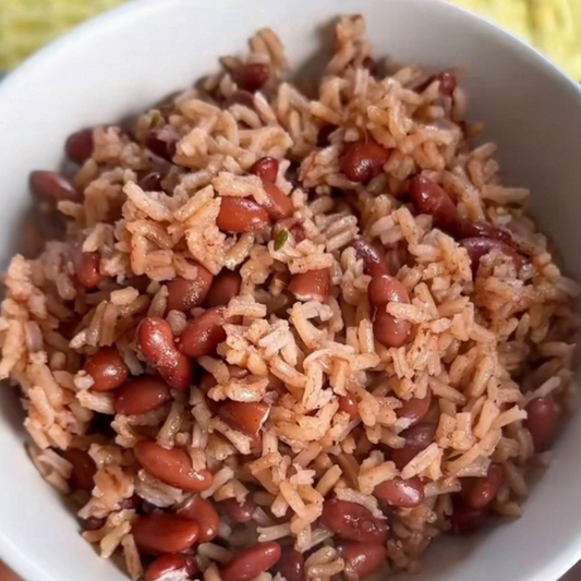 Caribbean Reis und Kidneybohnen mit Sweet chilisauce Chicken